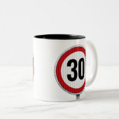 30e anniversaire tasse de café avec panneau routie (Devant droit)