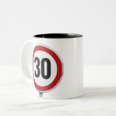 30e anniversaire tasse de café avec panneau routie (Devant gauche)