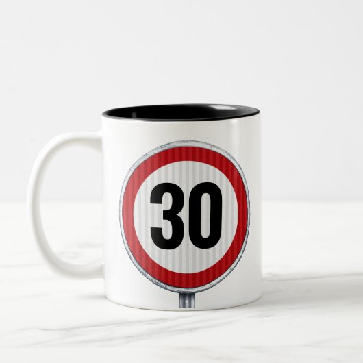 30e anniversaire tasse de café avec panneau routie (Gauche)