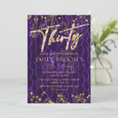 30e anniversaire violet pour son invitation (Debout devant)