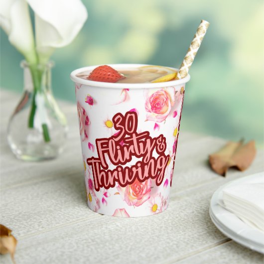 30e Verjaardag Dertig Flirty en bloeiende Fun Pink Papieren Bekers (Insitu)