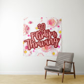 30e Verjaardag Dertig Flirty en bloeiende Fun Pink Wandkleed (In situ)
