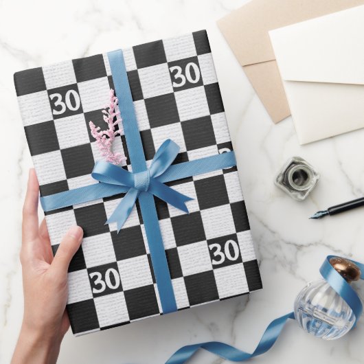 30e verjaardag zwarte en witte cheques cadeaupapier (Geschenken)