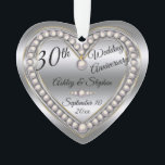 30ème Souvenir de photo de perle d'anniversaire de<br><div class="desc">Le jubilé élégant de perle de faux (imprimé) sur conception d'ornement de souvenir d'anniversaire de mariage de regard de platine et d'or la 30ème des coeurs de vacances conçoit (des droites réservées). Des gisements de modèle sont donnés pour vous pour personnaliser avec vos noms, anniversaire et date. Des styles de...</div>