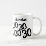 30th Birthday Ajouter un nom Mug personnalisé<br><div class="desc">Custom 30th Birthday Black and White Mug,  Ajouter un nom pour un cadeau spécial pour l'enfant de 30 ans.</div>