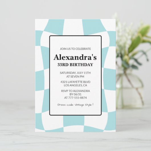 33e verjaardag uitnodiging Retro Checkered Blue (Staand voorkant)