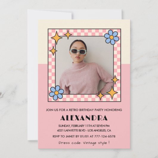 33e verjaardag uitnodiging Retro Groovy Pink Flowe (Voorkant)