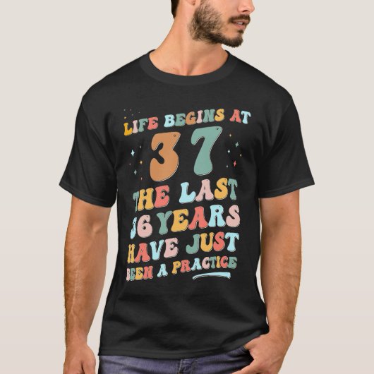 37e verjaardag Man Vrouw 2023 Het Groovy leven beg T-shirt (Voorkant)
