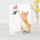 38e verjaardag tabby kat met hartballon kaart (Gele Bloem)