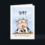 39e anniversaire - Carte humoristique avec vache s<br><div class="desc">Cette carte est merveilleuse pour envoyer Happy Birthday Wives à quelqu'un de spécial. La carte comporte une vache à l'allure mignonne et étonnante. Quelqu'un a 39 ans et la vache est choquée et surprise et envisage de publier ces informations sur les plateformes de médias sociaux.</div>