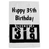 39th Birthday Black Odometer Medium Cadeauzakje (Voorkant)
