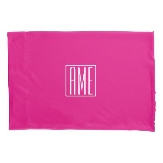 3 Beginletter Monogram | Wit Op Heet Roze Kussensloop (Voorkant)