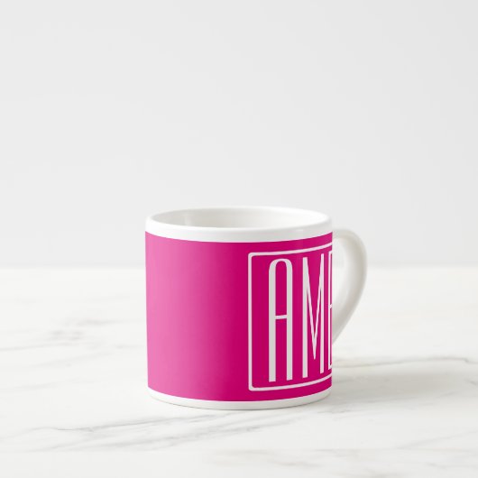 3 Beginletters Monogram | Wit Op Heet Roze Espresso Kop (Voorkant rechts)