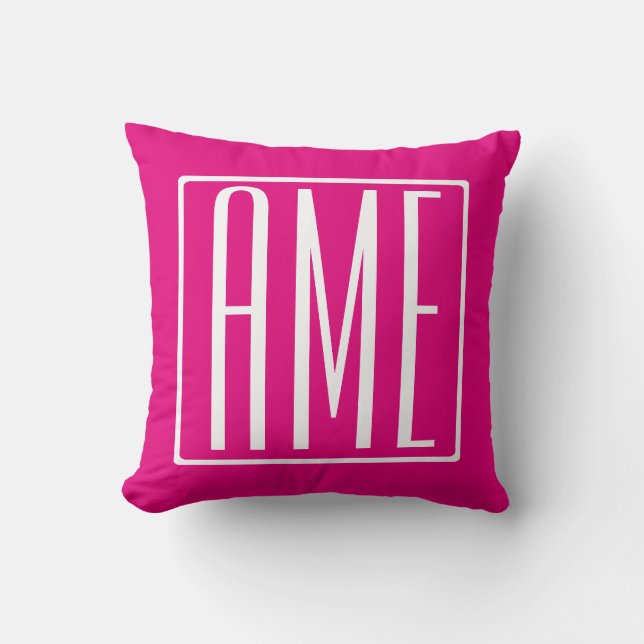 3 Beginletters Monogram | Wit Op Heet Roze Kussen (Voorkant)