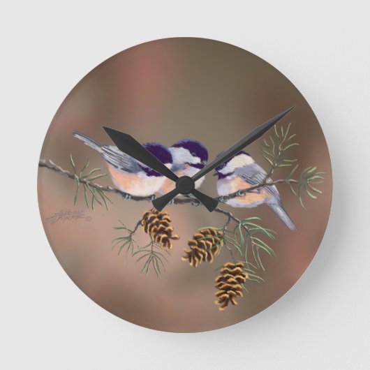3 CHICKADEES EN PIJNCONS VAN SHARON SHARPE RONDE KLOK (Voorkant)