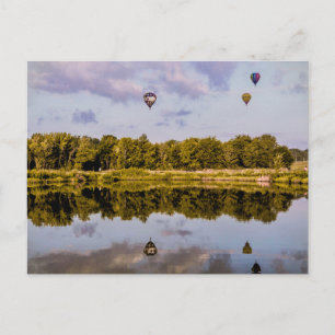 3 Heet luchtballonnen afdrijven over een bebost pa Briefkaart
