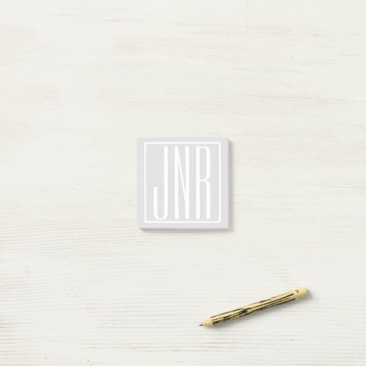 3 Initialen Monogram | Wit & zeer licht grijs Post-it® Notes (Op bureau)