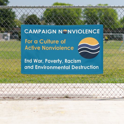 3' x 5' bannière de non violences de campagne (En situation)