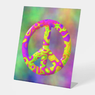 3D roze geel psychedelisch Vredessymbool op Plasma Reclamebord Met Voetstuk
