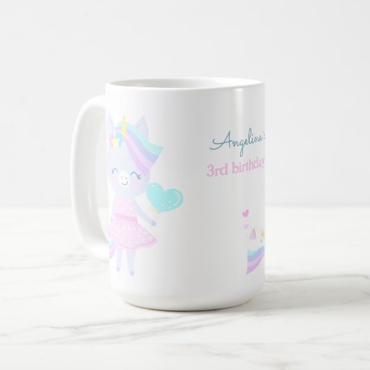 3e verjaardag mok met een grappige eenhoorn. (Voorkant links)