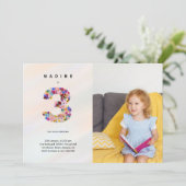 3e Verjaardag Pastel Roze Bloemen Fotouitnodiging Kaart (Staand voorkant)
