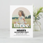 3e verjaardag uitnodiging Kijk wie er drie is (Staand voorkant)