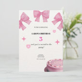 3e verjaardag uitnodiging – Schattige & deel (Staand voorkant)