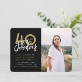 40 et fabuleuse invitation à la fête d'anniversair (Debout devant)