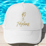 40e anniversaire Gold Foil et chapeau de camion bl<br><div class="desc">40e anniversaire Faux Gold et White Birthday Trucker Hat pour elle.</div>