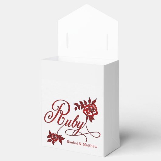 40e Ruby-Jubileum met datum en Initialen Bedankdoosjes (Geopend)