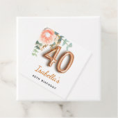 40e verjaardag bloem roos goud eucalyptusmonogram bedankjes labels (In situ)