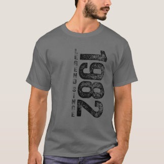 40e verjaardag geeft 40 jaar oude Retro Legend sin T-shirt