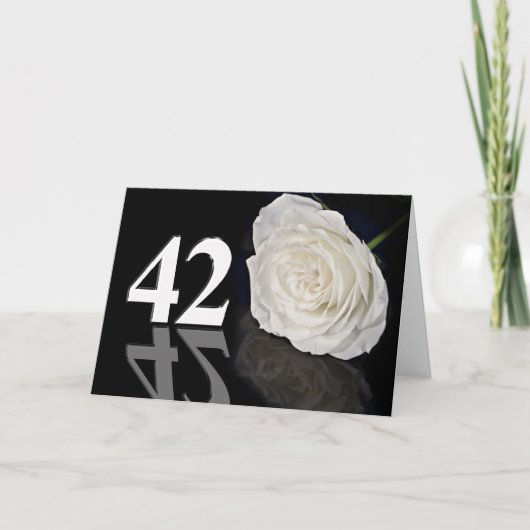 42e carte d'anniversaire avec une rose blanche cla (Devant)