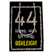 44e verjaardag: Floral Flowers Number, Custom Name Medium Cadeauzakje (Achterkant)