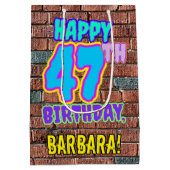 47e verjaardag: Leuk, Urban Graffiti geïnspireerd  Medium Cadeauzakje (Achterkant)