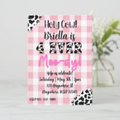 4 Ever Moody Cow Fourth Birthday Invitation (Debout devant)