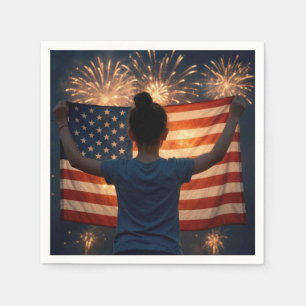 4 juli-meisje met vlag en vuurwerk servet