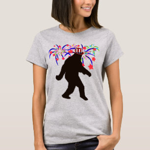 4 juli Squatchin' w/Fireworks T-Shirt