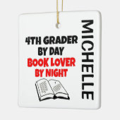 4e Grader houdt van het Lezen van KLANT Keramisch Ornament (Links)