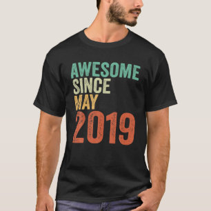 4e verjaardag van de gierbeestjes Geweldige sinds T-shirt