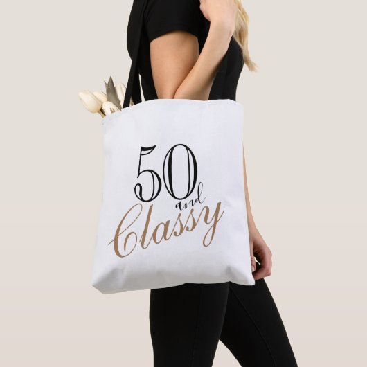 50 en Classy Elegant Black Golden Script Birthday Draagtas (Dichtbij)