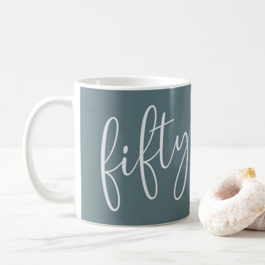 50 en Fabulous Modern Script Mok (Met donut)