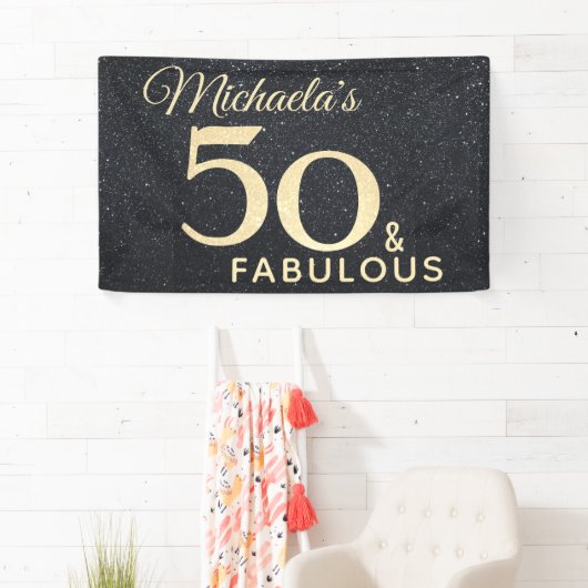 50 en Fabulous Zwarte Gouden Vijftigste Verjaardag Spandoek (Insitu)