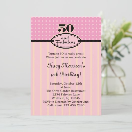 50 et fabuleuse invitation d'anniversaire (Debout devant)