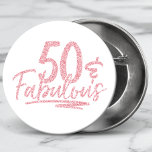 50 et fabuleuse Parties scintillant rose 50e anniv<br><div class="desc">50 & Fabulous Pink Parties scintillant 50th Birthday Sparkle Buttons présente le design de texte moderne "50 & Fabulous" dans le script de calligraphie de parties scintillant rose. Parfait pour un 50ème anniversaire ou une fête.</div>