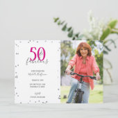 50 et fabuleux 50e anniversaire Invitations de fêt (Debout devant)