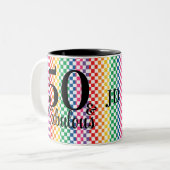 50 et fabuleux arc-en-ciel À damiers Nurse Mug (Devant gauche)