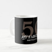 50 et fabuleux avec le nom Anniversaire Mug (Devant gauche)