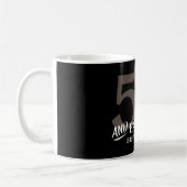 50 et fabuleux avec le nom Anniversaire Mug (Gauche)