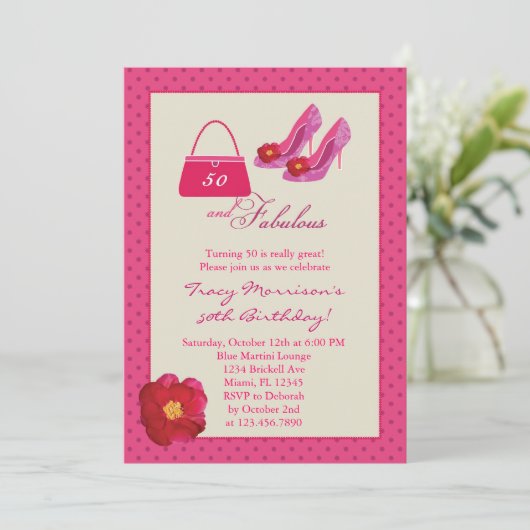 50 et invitation fabuleuse d'anniversaire de mode (Debout devant)